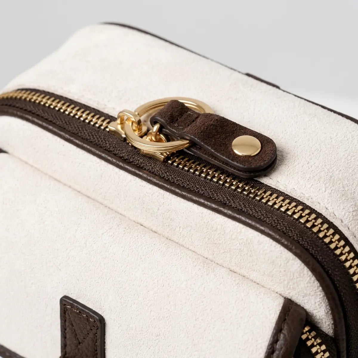 #color_ivory_suede